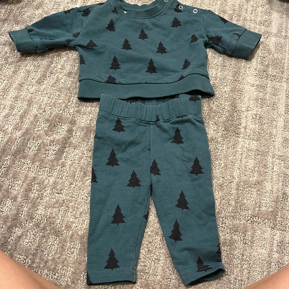 Barely worn forest green with black evergreen trees set